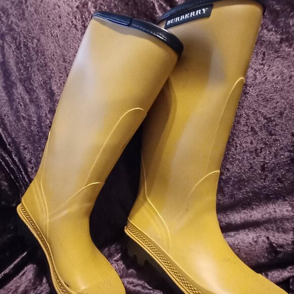 Burberry Yellow Rubber Rain Boots-EU size 36 /US 5.5/6 - Picture 3 of 10